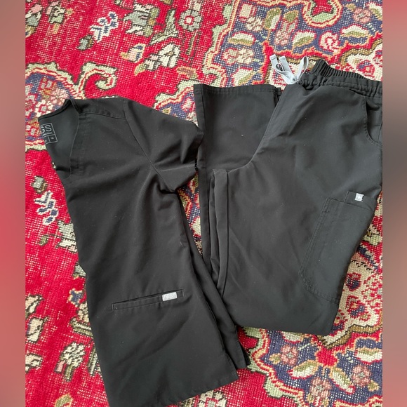 Figs scrub top black - Picture 3 of 3